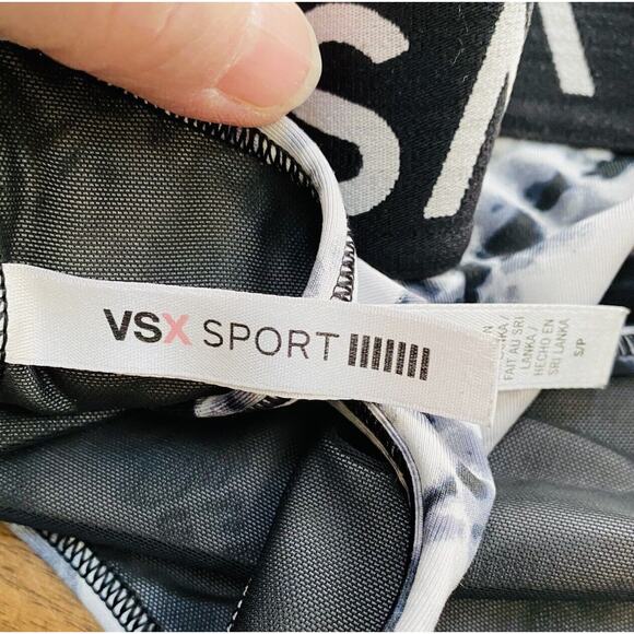 Two VSX Sport Victoria’s Secret Womens Sports Bras Size Small Unpadded Wireless - Picture 6 of 8